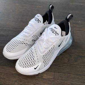 Women’s White Nike Air Max 270 too big